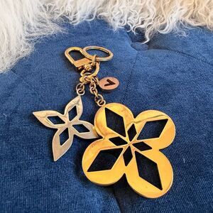 LOUIS VUITTON
Malletage Blossom Bag Charm Key Holder